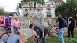 У Луцьку навели лад біля будинку скульптора Голованя (фото)