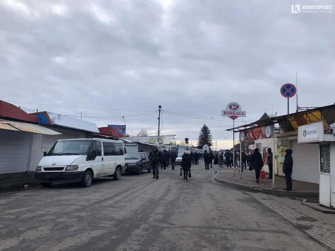 Лучани просять знести контейнери на Старому ринку