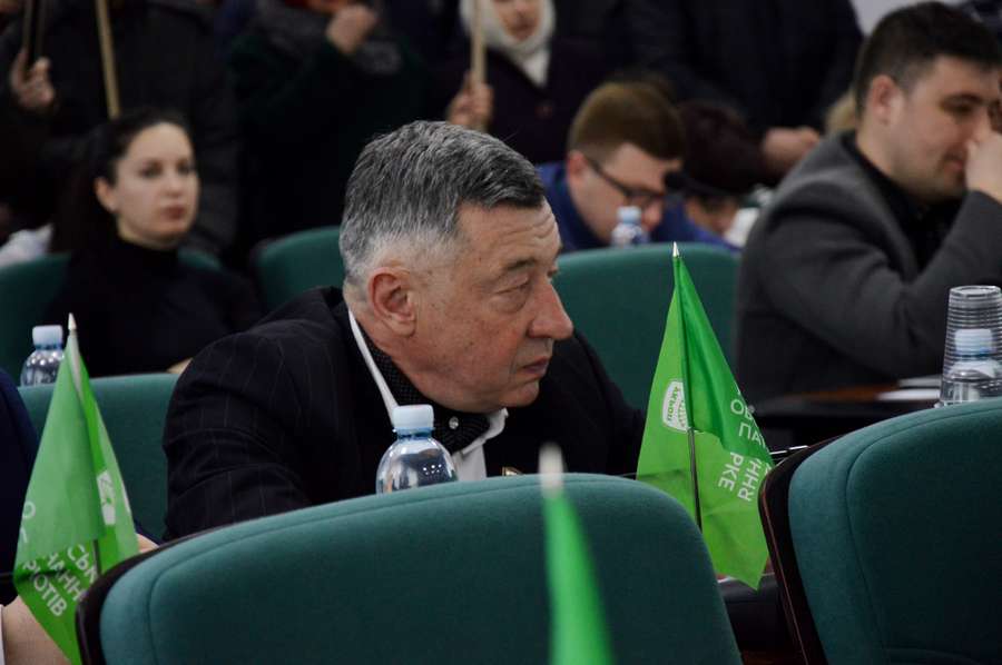 Депутат Микола Дендіберін цікавився, а що ж буде тим, хто кидався пляшками на минулій сесії><span class=