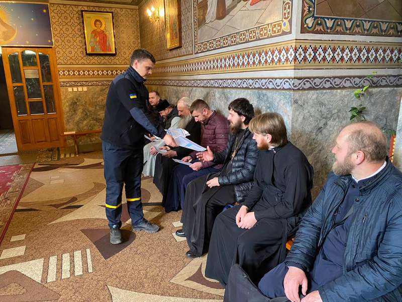 Луцькі рятувальники нагадали священнослужителям правила безпеки