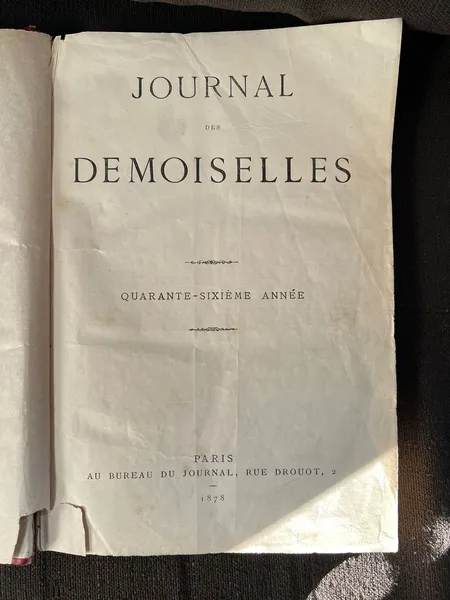 Через «Устилуг» намагалися перевезти старовинні французькі книги (фото)