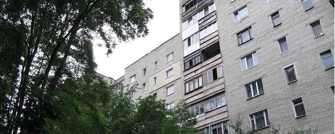 У Луцьку 19-річна дівчина вистрибнула з дев'ятиповерхівки: повідомили подробиці (відео)
