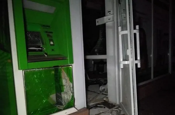 У Києві грабіжники підірвали банкомат «ПриватБанку» (фото)