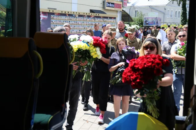 У Луцьку в останню дорогу провели героя Романа Самусіка (фото)