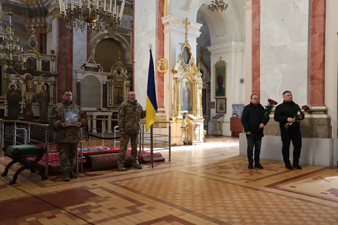 У Луцьку провели в останню дорогу Героя Олександра Круглікова (фото)