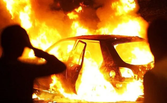 У Луцьку спалили автомобілі адвокатки і її чоловіка (відео)