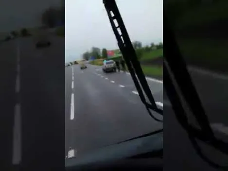 На Волині – смертельна аварія: зіткнулися шкільний автобус та вантажівка (відео)