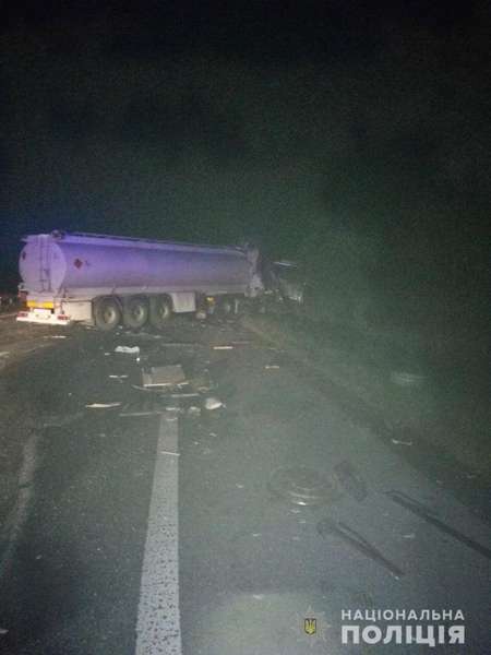 На Житомирщині вантажівка влетіла в атобус: дев’ять загиблих (фото)