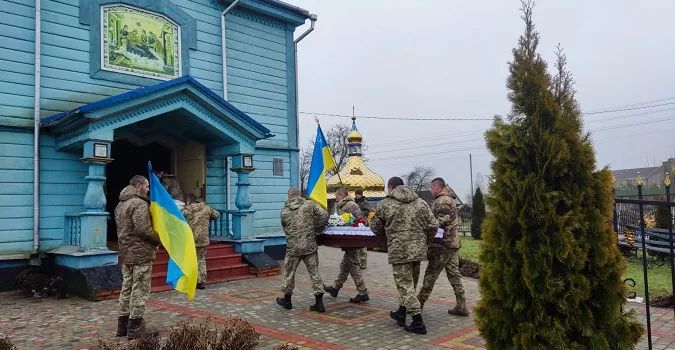 На Волині попрощалися з воїном Ростиславом Слєсарем (фото)