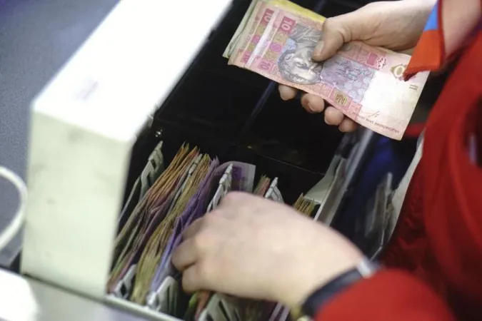 Начальник відділення «Укрпошти» на Волині забрав собі 43 тисячі гривень