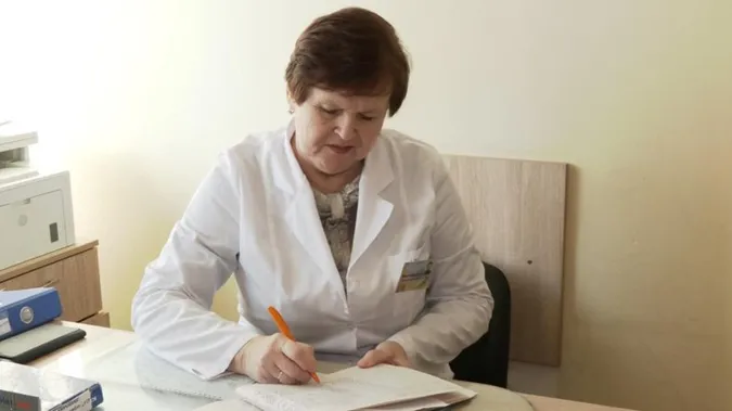 Лучанка понад 55 років працює медсестрою (відео)