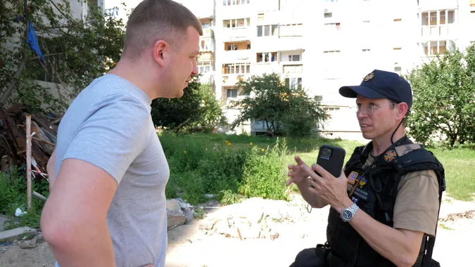 Війна забрала житло та рідних, але не волю до життя: луцькі волонтери показали зруйноване місто (фото)