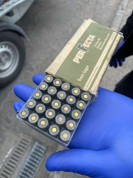 В «Устилузі» чотирилапі охоронці знайшли боєприпаси і наркотики (фото)