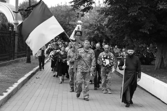 У Луцьку попрощалися із загиблим на Донеччині десантником Михайлом Кузьмою (фото)