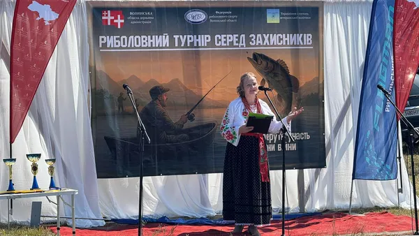 На риболовному турнірі серед захисників зловили коропа вагою майже 2 кілограми (фото)