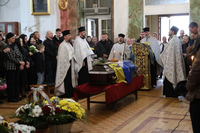 У Луцьку в останню дорогу провели Героя Валерія Васейчука (фото)