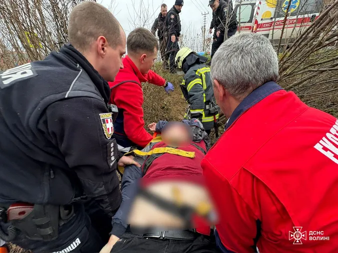 У Володимирі – моторошна аварія, людей витягали з покручених авто (фото)