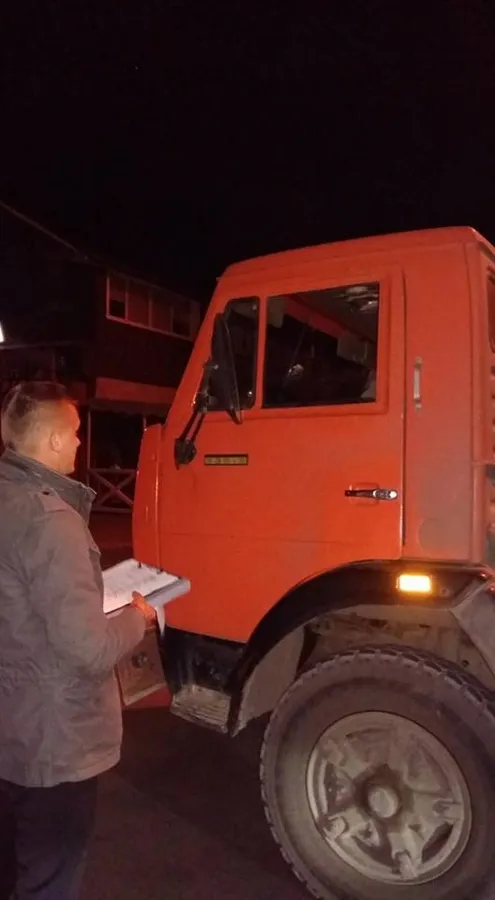 Автомобілі луцького ковбасного виробника опівночі зливали нечистоти в Луцьку