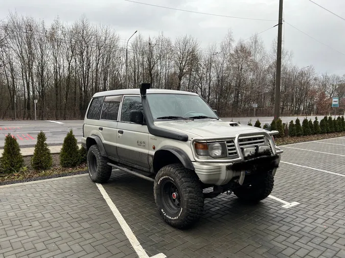 Волонтери передали волинським прикордонникам авто (фото)