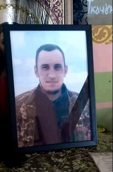 На Волині попрощалися із молодим воїном Віктором Красноперою (фото)