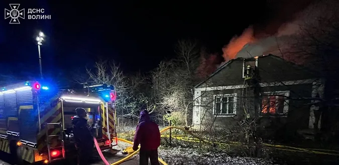 На Волині через несправні пічки горіли три хати – є постраждалий (фото)