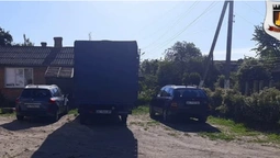 У Луцьку муніципали виписали штрафи тим, хто паркується на газонах (фото)