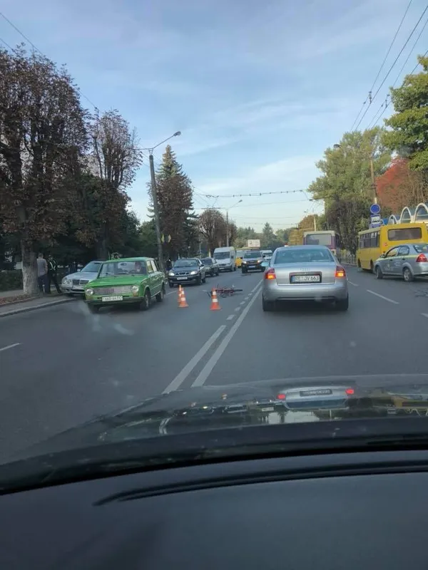 У Луцьку біля «Авангарду» збили велосипедиста (фото) 