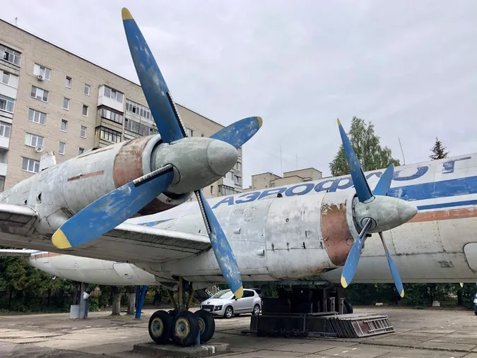 У мережі з'явилися фото найбільшого у Луцьку авіаційного пам'ятника