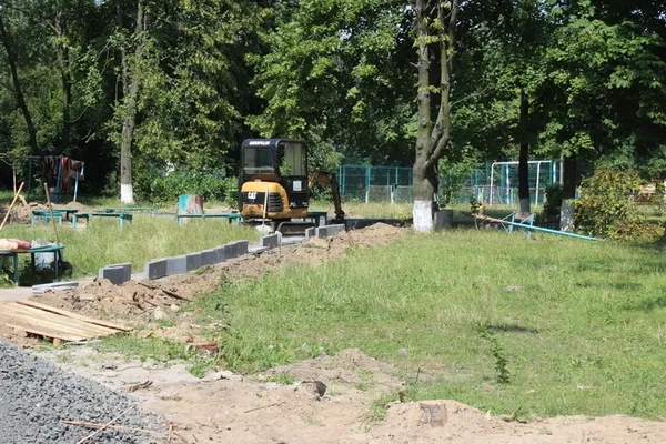 У Луцьку триває ремонт прибудинкових територій (адреси)