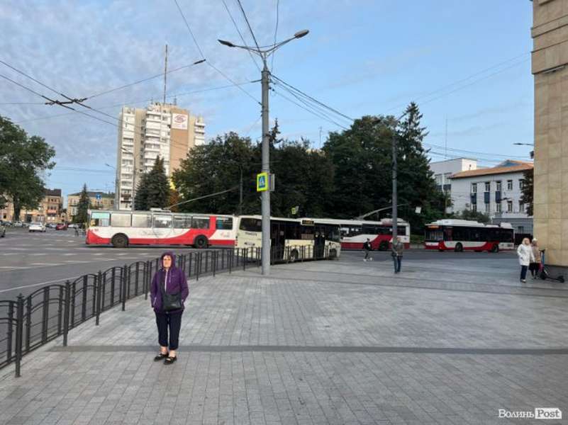 Центр Луцька паралізувало через несправність тролейбусних ліній (фото)