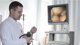 У Луцьку за 2 хвилини дістали голку із шлунку пацієнта (відео)