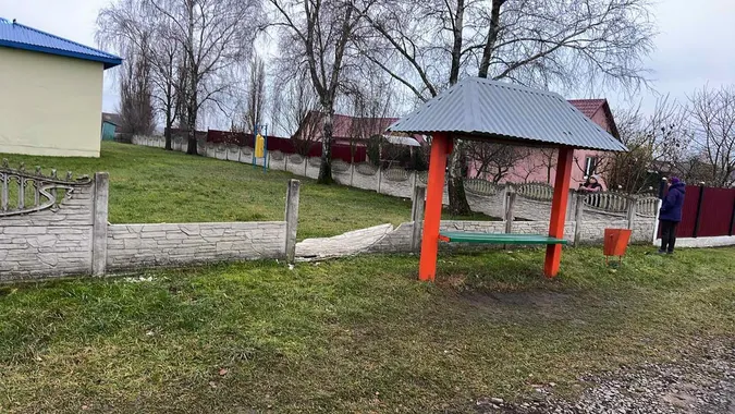 На Волині вандали вночі пошкодили паркан біля храму (фото)