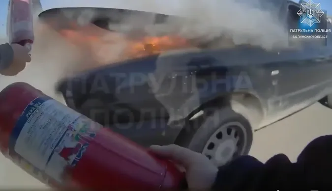 У Луцьку посеред дороги загорілося авто (відео)