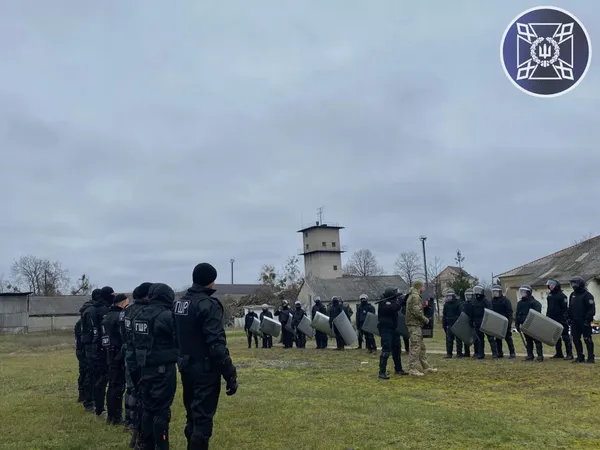 Тривога та блокування «порушників» у Маневицькій колонії: що там коїлося (фото)