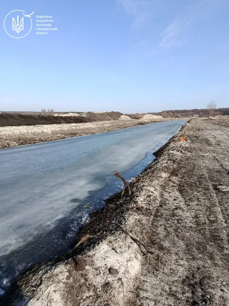 На Волині незаконно зняли чорнозем з площі 4,55 га