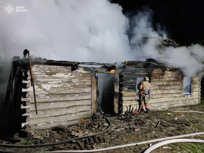 На Волині згорів житловий будинок (фото)