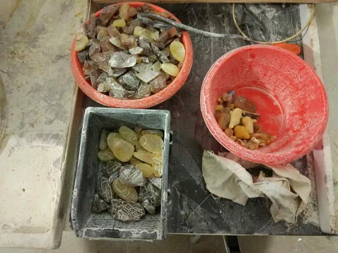 У передмісті Луцька підпільно обробляли бурштин (фото)