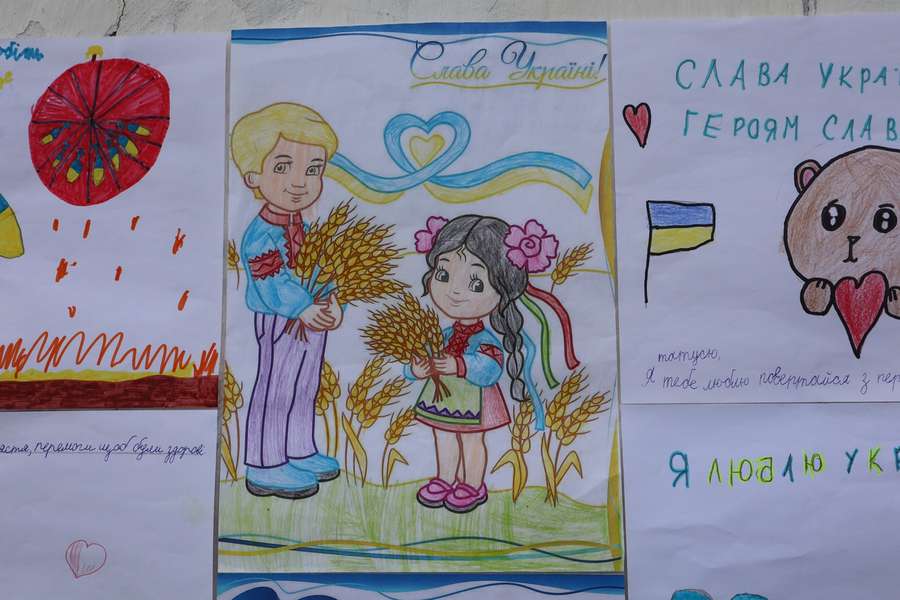 Підрозділами Волинської бригади тероборони мандрує виставка дитячих малюнків (фото)