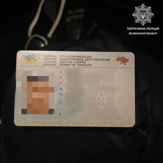 У Луцьку вночі зловили водія з купленими через інтернет «правами»