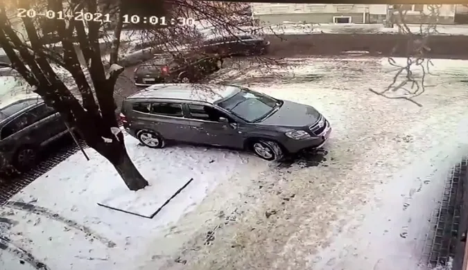 У Луцьку на перехресті «потерлися» два легковики (відео)