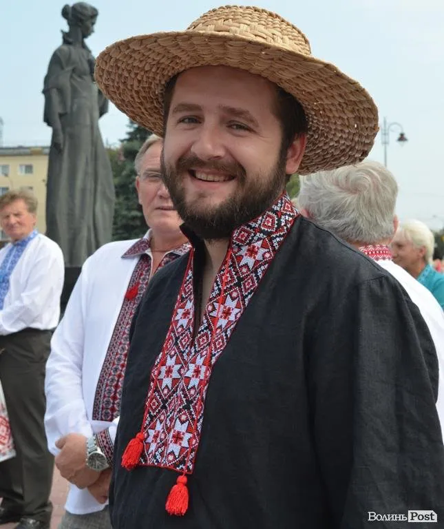 Код нації: волиняни діляться світлинами у вишиванках (фото)
