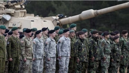 НАТО перекидає нові сили на схід і приводить війська в боєготовність (відео)