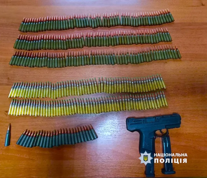 На Прикарпатті перекрили канал збуту зброї та боєприпасів (фото)