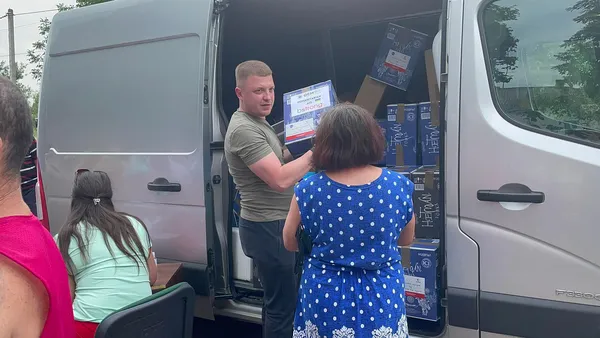 Розбомблені будинки, «прильот» та люди: луцькі волонтери на Кіровоградщині (відео)