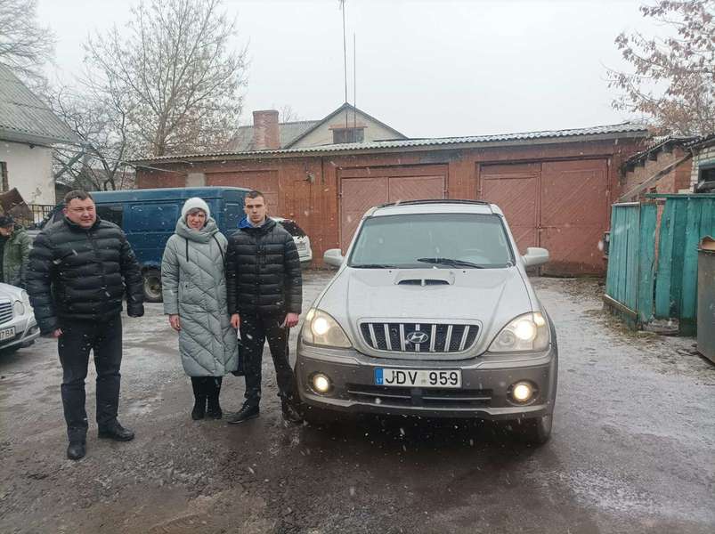 Волиняни придбали авто для ЗСУ (фото)