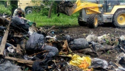 У Луцьку муніципали знесли сараї та вивезли сміття 10-річної давності (фото)