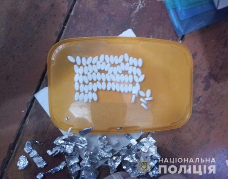 Наркотики, крадені речі, зброя: у Володимирі – масштабні обшуки (фото, відео)