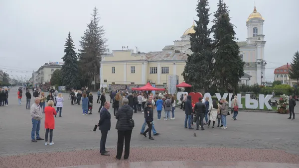 Велопробіг, вишиванки, ЗСУ❤️: як Луцьк відзначає особливий День міста (фото, відео)
