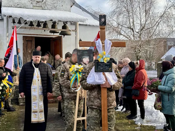 На Волині провели в останню путь загиблого воїна Ігоря Генсіровського (фото)