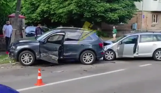 Жахлива аварія у Луцьку: у центрі влупилися два легковики